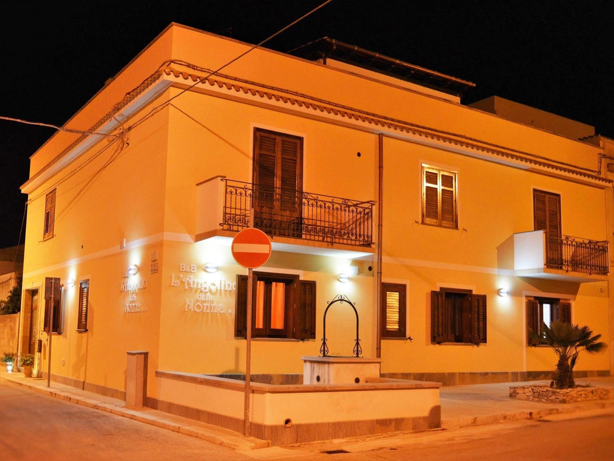 B&B L'Angolino Della Nonna Кастеллуццо Экстерьер фото